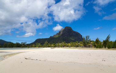 Le Morne Brabant in Mauritius mit strand Panorama.