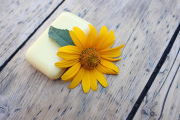 Obraz premium Natural soap and flowers of camomile