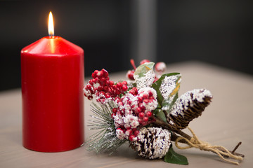 Obraz na płótnie Canvas Christmas candles with evergreen decorations.