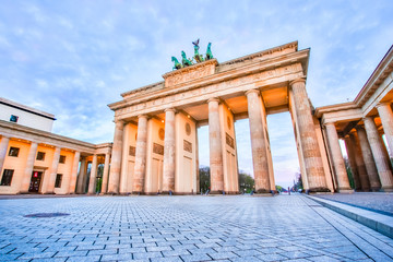 Sunrise at The Brandenburg Gate in Berlin, Germany - obrazy, fototapety, plakaty