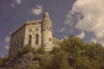 rocchetta mattei castello italiano © Lucaeffestock