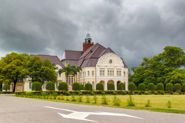 Fototapeta premium Phra Ram Ratchaniwet (Wang Ban Peun) king Rama 5 palace in raining day, Phetchaburi Province, Thailand