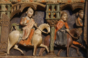 Cenotafio de los santos Vicente, Sabina y Cristeta, monumento funerario siglo XII baldaquino  siglo XV, Interior basílica  Santos Hermanos Mártires,  templo románico de Ávila, España © ANTONIO AYUSO