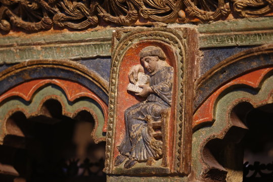 Cenotafio de los santos Vicente, Sabina y Cristeta, monumento funerario siglo XII baldaquino  siglo XV, Interior bas&iacute;lica  Santos Hermanos M&aacute;rtires,  templo rom&aacute;nico de &Aacute;vila, Espa&ntilde;a