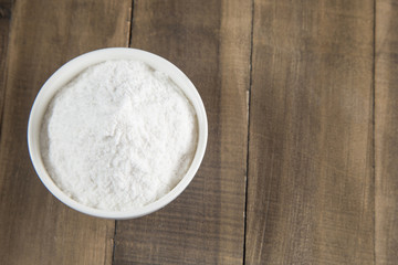 Baking soda in the bowl