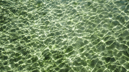 Wasser am Bodensee. Wasseroberfläche gekräuselt, Grün