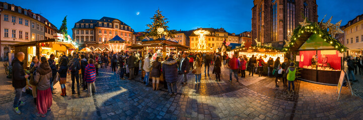 Weihnachtsmarkt Panorama in Heidelberg, Deutschland