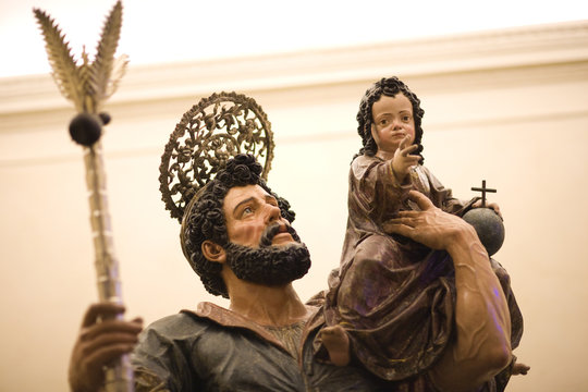 Detail of Saint Christopher bearing the Baby Jesus, carving by Martinez Montañes in 1597, El Salvador church, Seville, Spain