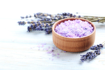 Obraz na płótnie Canvas Bunch of lavender flowers with sea salt in bowl on white wooden