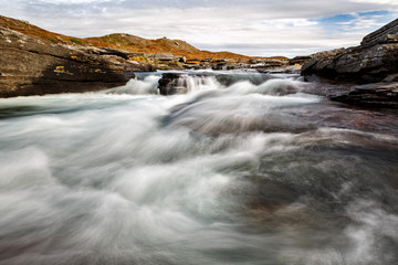 Wasserfall im herbstlichen Lappland - Schweden