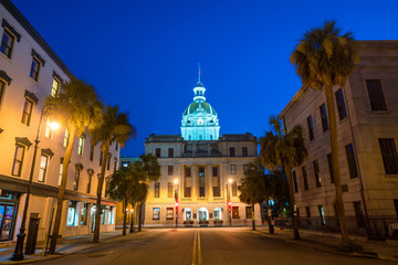 Fototapeta na wymiar The golden dome of the Savannah City Hall in Savannah