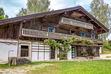 Fototapeta na wymiar Typical old farmhouse in Bavaria