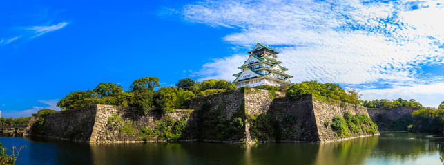 Naklejka premium Zamek w Osace panorama błękitnego nieba