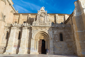 Fototapeta na wymiar Basilica of San Isidoro