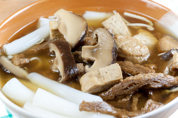 Vegetarian chinese roll noodle soup