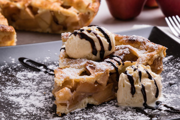 apple pie with icecream