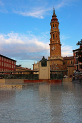 Campanario de la catedral del salvador, Zaragoza (España)