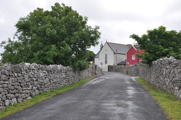 Fototapeta na wymiar Burren in Irland, Kilfenora Hochkreuz