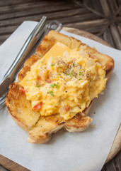 toast scrambled eggs Cheese