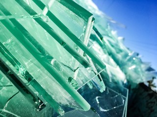 szkło potłuczone w kontenerze © blesz