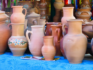 Fototapeta na wymiar Clay pots on Sorochyn fair