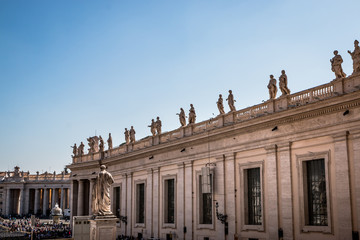 Fototapeta na wymiar L'esplanade de la place Saint-Pierre au Vatican