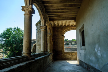 Obraz premium sight of the galleries of the monastery in ruins of San Benito of Alcantara, of the town of Alcantara, Caceres, Extremadura, Spain