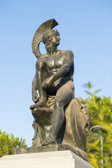 Denkmal eines athenischen Kriegers, am Fuss der Akropolis in Athen, Griechenland