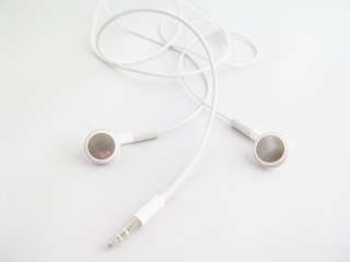 auriculares blancos