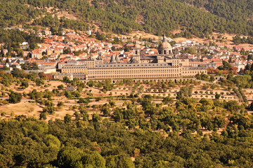 Vista del Monasterio de El Escorial enclavado en el pueblo de San Lorenzo de El Escorial, situado...