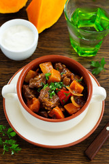 Braised beef with pumpkin in red wine.