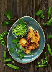 Snack of peas and mint with toast.