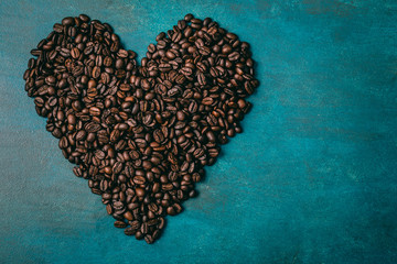 Kaffeebohnen als Herz geformt