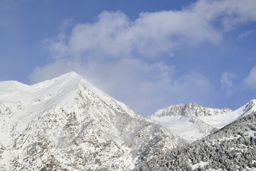 Paisaje nevado en Pirineo catal&aacute;n.
