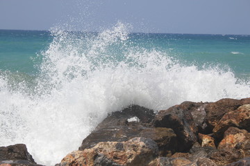 море волнуется...