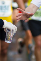 Erfrischung und Labsal beim Marathon