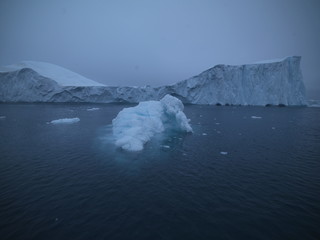 Obraz premium icebergs are on the arctic ocean