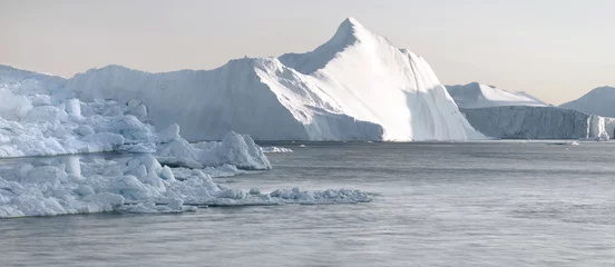 Muurstickers Gletsjers Enorme ijsbergen op de Noordelijke IJszee in Groenland