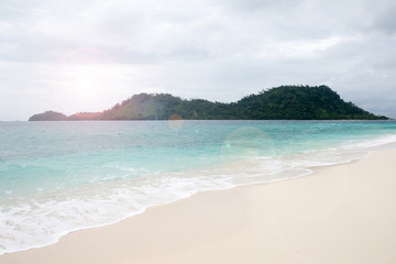 Fototapeta na wymiar beach nature white sand, seawater Sai Beach Koh LIPE in Thaila