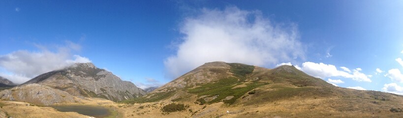 Fototapeta premium Mountain landscape in north of Spain 