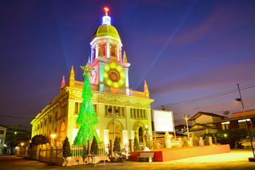 Obraz premium SantaCruz Christ Church with Christmas Tree in the Christmas Per