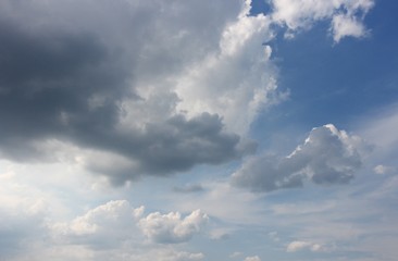 Obraz premium . blue sky and motion raincloud on clouds