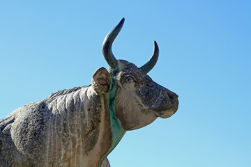 Statue de taureau camarguais