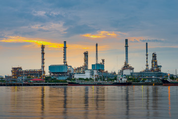 Fototapeta na wymiar Oil refinery along the river.