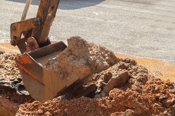 Excavator working on the Repair of pipe water