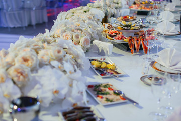 White flower garland decorates a festive dinner table