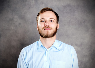 Obraz premium young bearded man in blue shir