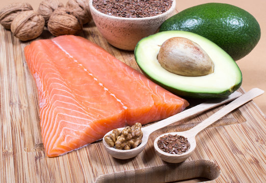 Sources of omega 3 fatty acids: flaxseeds, avocado, salmon and walnuts