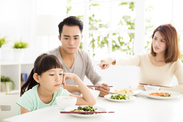 Obraz na płótnie Canvas child refuses to eat while family dinner