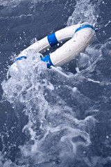 Naklejka premium lifesaver, lifebelt, lifebuoy in dangerous ocean storm wave